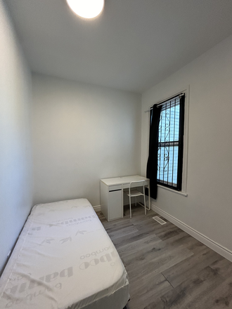 Bedroom - 1 Furnished Private Bedroom, utilities included