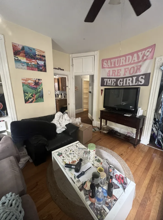 living room - **NO BROKERS FEE!!** Spacious 4 Bed / 2 Bath w/ LAUNDRY IN UNIT!! Avail. 9/1/26!!