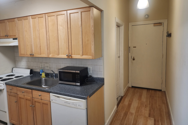 Kitchen - Wonderful studio apartment, 8th floor views, walk to campus, secure building The Belvedere Hotel