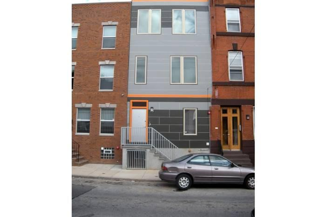 Exterior - 2 bedroom Apt. with large deck and extra study room 2 Blocks from Campus