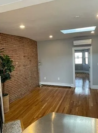 Call NOW for showings! 617-236-8660 - TREMONT ST - GORGEOUS BRWNSTNE 2BR AVAIL *9/1/2026* W/ SPIRAL STARS TO PRVT ROOF DECK, IN UNIT LNDRY Condo