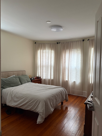 Bedroom - Summer Sublet near Div School Apartments