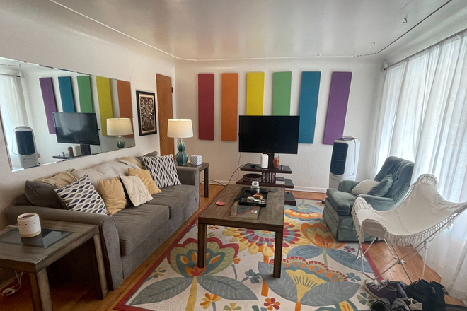Living Room - S Race St Apartment, close to campus