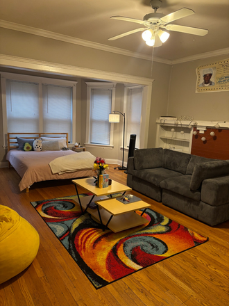 Living Space - Studio on Oak Avenue