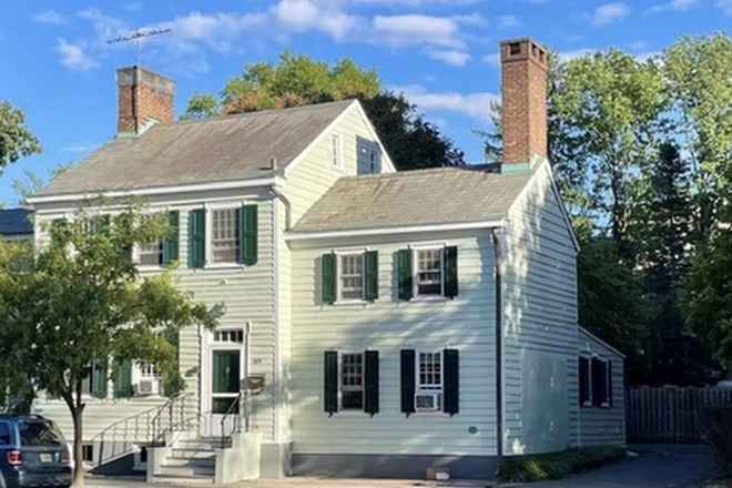 House - June only:Furnished room w/private bathroom-Nassau St-Princeton House