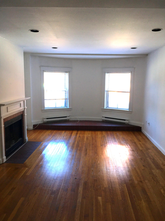 Hub Realty - Recently renovated 2 bedroom, in charming brownstone, near BU Dental and Medical