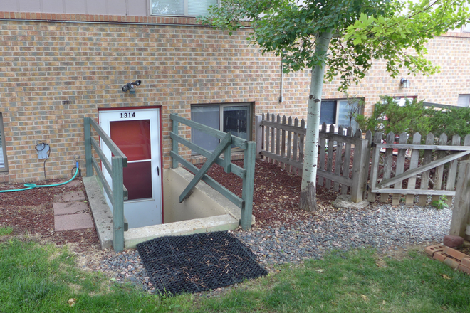 2 - Quaint 1 Bedroom Apartment in Longmont!