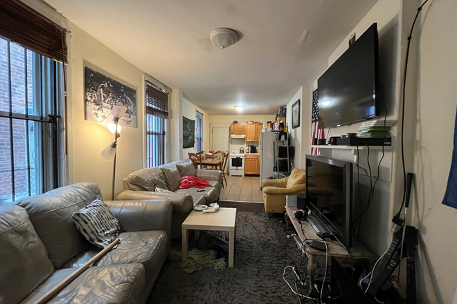 kitchen - 2040 N Carlisle St