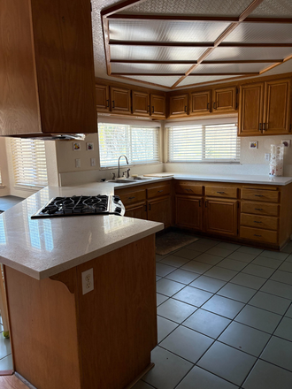 Kitchen - 4Bed 3 Bath House close to campus