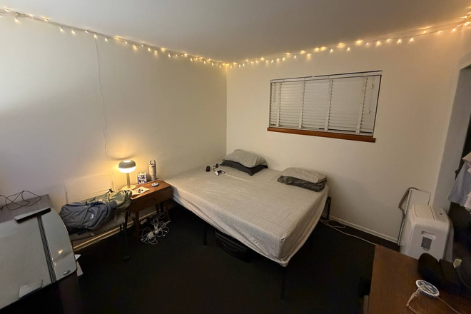 Bedroom - Private Bedroom in a 5 bed-3bath House