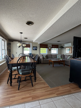 Dining/Luving room area - 3 bedroom Lakefront Home on Beautiful Columbia Lake - School Year Rental