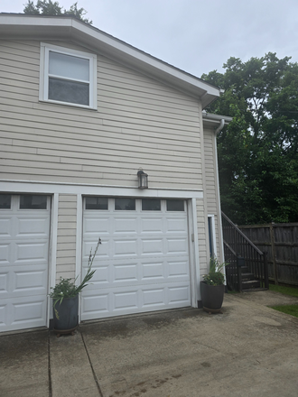 1108 Jackson Garage 2nd flr Apartment - Cute Little Above Detached Garage Apartment