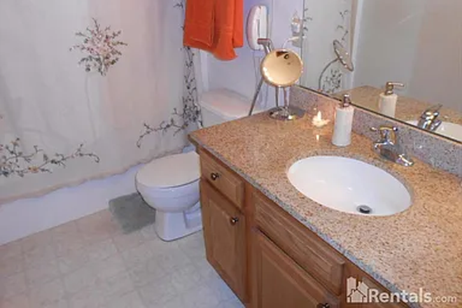 Bathroom in second floor - Single family home in Amberleigh Village