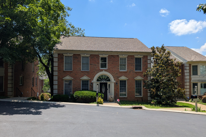 Outside Street View - Green Hills - Brick Home w/ POOL