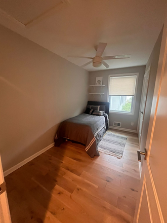 Room #3 Entire and has table + chair also - 4 Bed in a Fully Furnished 5 bed Home (15 min walk from UMD)