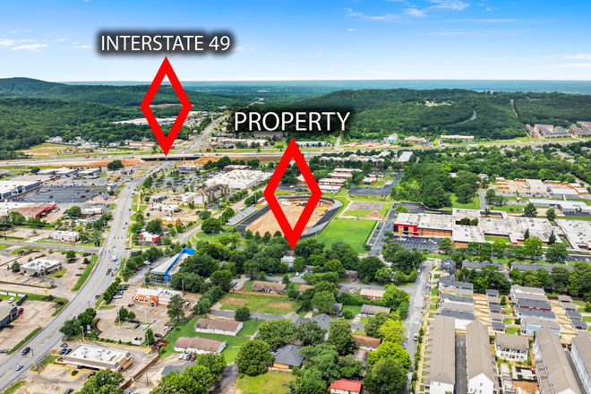close to interstate 49 - 2 Bed / 2 Bath - WALK to Campus - Garage + yard Duplex