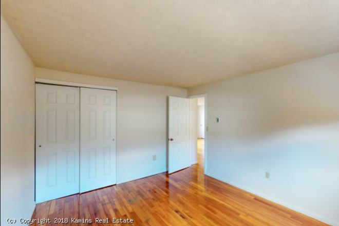 Bedroom - 2br 1bath Colonial Village Apartment! Inquire with or without Roomates!