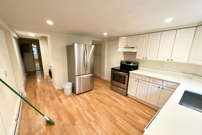 Kitchen - Remarkable 4 bed 2 bath in South End!