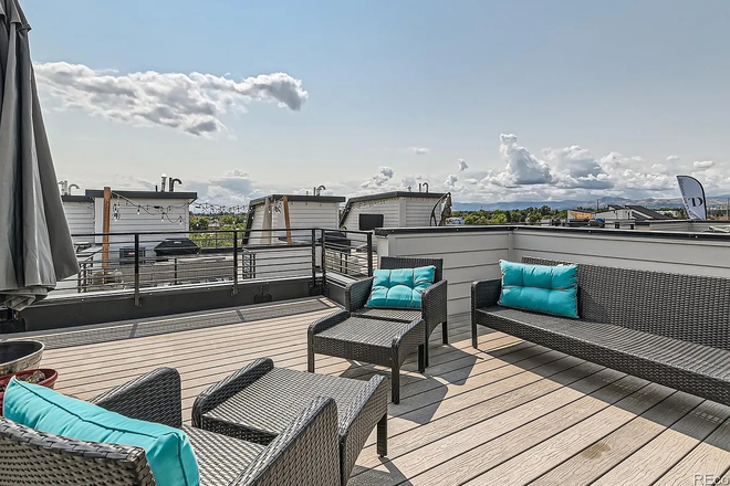 Rooftop patio - Rooftop patio with scenic views townhome