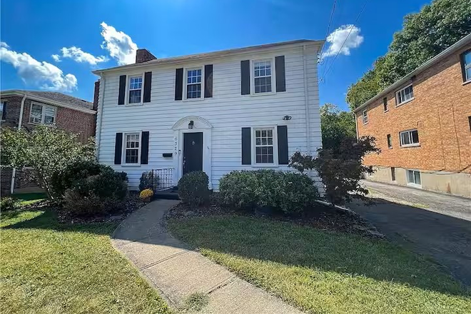 Exterior - Coziness, charm & character in a perfect location! House