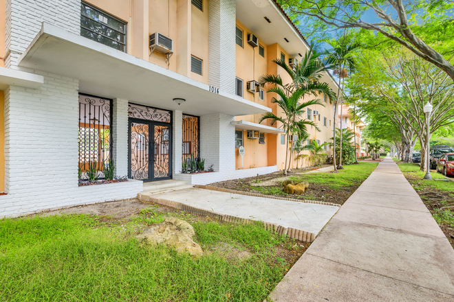 Building Entrance - Coral Gables Condo with assigned parking