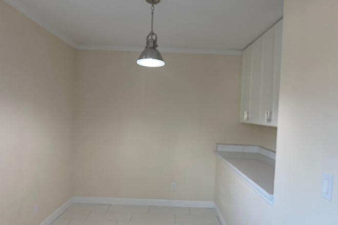 eating area - Newly completely remodeled home!