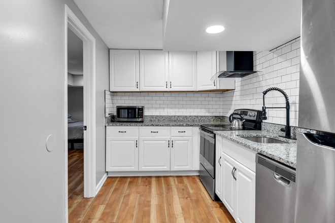 Kitchen - All utilities included! Hopkin's Hideaway 1- close to Fells Point & Inner Harbor Triplex