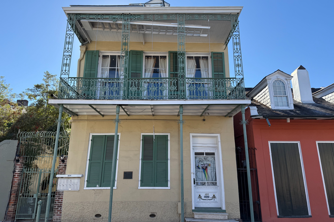 Front of building - Tennessee Williams' French Quarter Apartment
