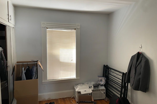 Spare Bedroom / Office - Summer Sublet - Bedroom Available with Private Bath, Lower Allston