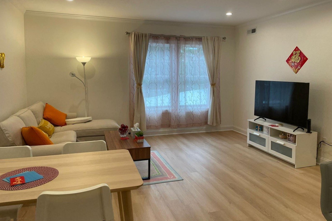 Living rm - 2 Bed/2Bath apartment. Great for families/Graduate students/Postdocs. Easy commute to MIT/Boston