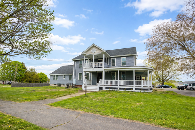 Exterior - 132 Middle Street Unit 3