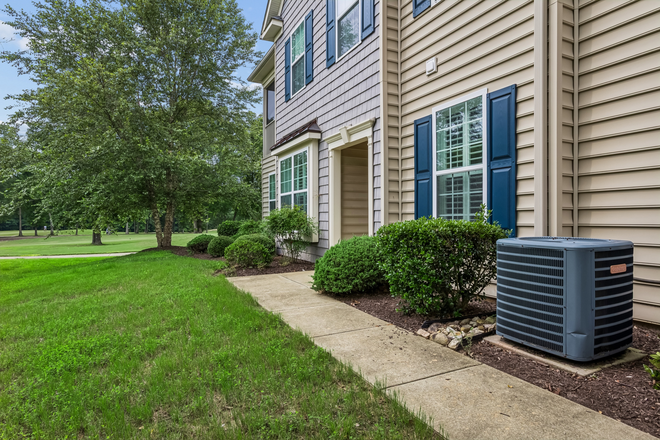side entry - Ease into Williamsburg living! Convenient, Close, with Peace & Quiet. Condo