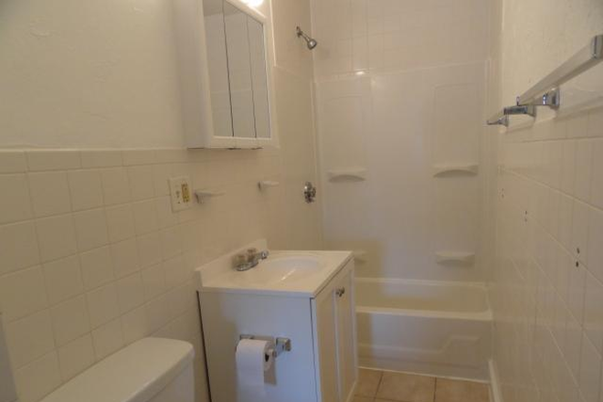 . - SPACIOUS 3 BED WITH HEAT INCLUDED, NO BROKER FEE!! 9/1/26