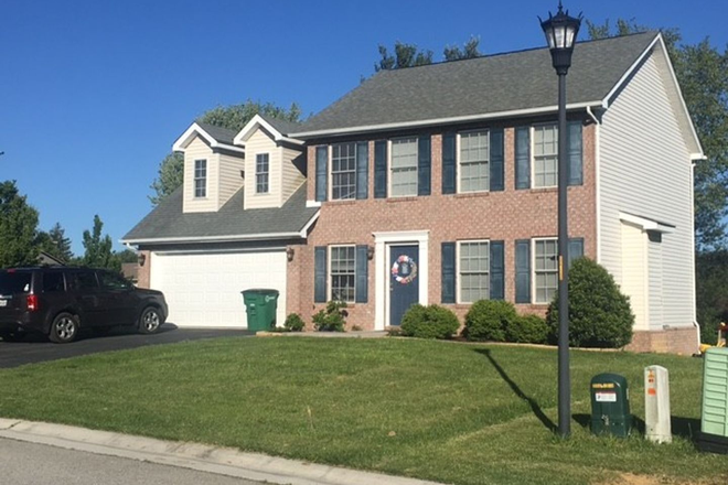 - 4 Bedroom 2.5 Bath House with 2 Car Garage