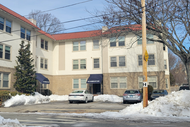 Exterior View - Parkview Condominiums / 1 Bedroom / Unit #8 / Corner of Humboldt Ave. & Elton Street