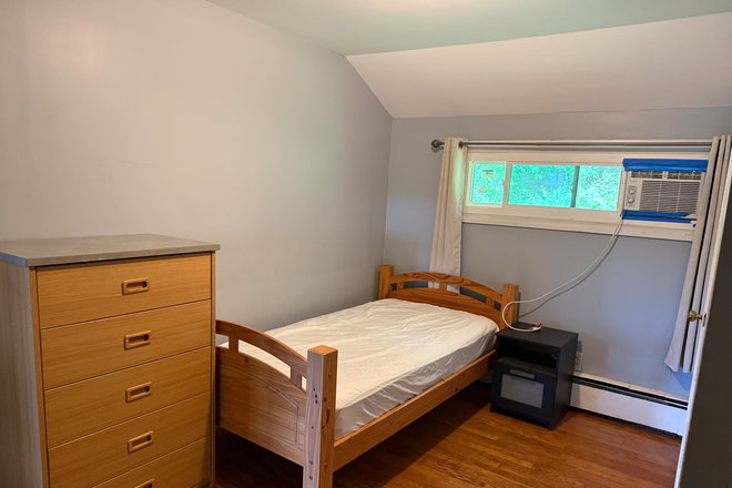 Bedroom - Fully Furnished room for Rent