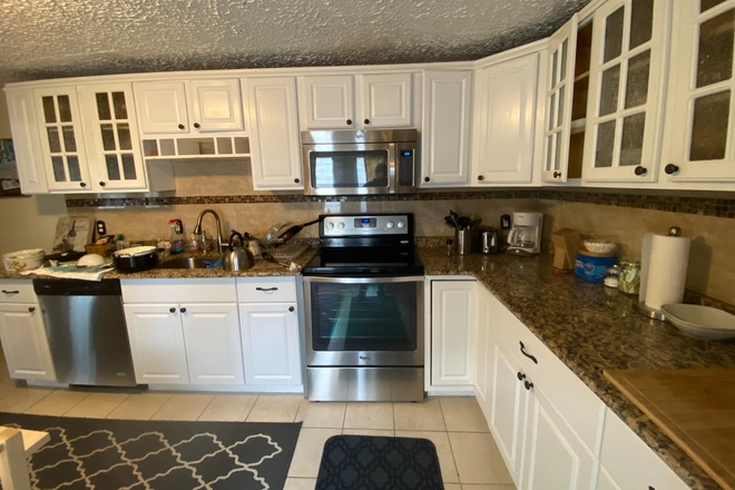 Call NOW for showings! 617-236-8550 - GORE ST PL - *NO FEE* 3BR HOUSE ON QUIET SIDE ST AVAIL *9/1/2026* W/ 3 BATH, LNDRY IN UNIT, DW, EIK