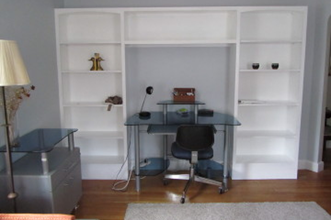 desk and shelves - Ideal location near Harvard QRAC (gym, tennis courts, indoor basketball court)