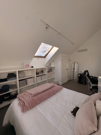 bedroom - SUMMER HOUSING FOR A FEMALE