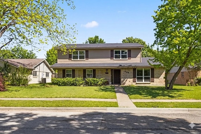 Front view - Spacious 4 bed 3 bath house, Walkable distance to UTD, Fully equipped kitchen, In-unit laundry