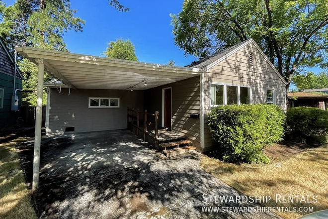 Outside street view - House near campus w 4 great roommates! (1 bed available)