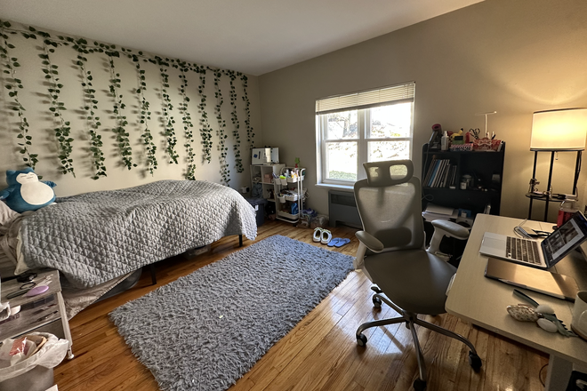 Bedroom for sale - Close to Boston College Main Campus and Boston College Brighton Campus, Close to B Line Boston Apartments