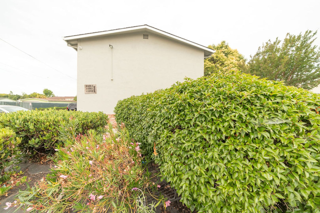 - 21059-21063 Royal Ave