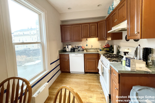 kitchen - 22 Parker Hill Ave !! 5 bed 2 bath !!