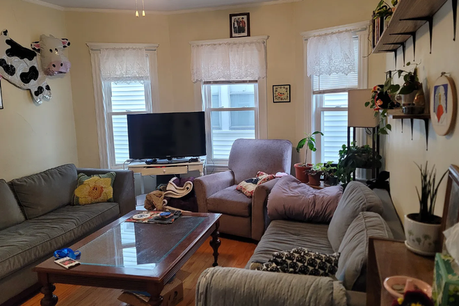Call NOW for showings! 617-236-8550 - HILLSDALE RD - FLR THRU 3BR NEAR TUFTS FOR *9/1/2026* W/ EIK, DW, DINING RM, A/C, PRCH, FREE LNDRY! Apartments