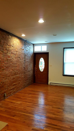 Foyer - 3 Bedroom Furnished Townhome, 10-min Walk from Campus