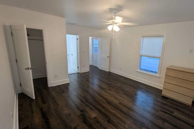 Bedroom 1 with ensuite - 2/2 Home between USF-St. Pete and the beaches
