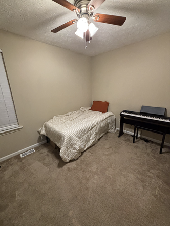bedroom - Townhome near Campus