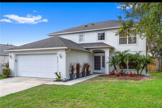 outside of the property - Rooms For $725