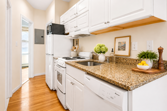 1 - Beacon Hill 3 bed 2 bath No fee 9/1